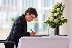 NRW-Fl&uuml;chtlingsministeerin Josefine Paul steht nach dem Anschlag von Solingen unter Druck - &copy; Christoph Reichwein/dpa