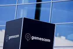 Das Gamescom-Logo vor den K&ouml;lner Messehallen - n&auml;chste Woche werden wieder Hunderttausende zu der Messe kommen. - &copy; Rolf Vennenbernd/dpa