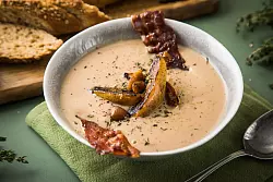 Maronen schmecken auch als Cremesuppe. - © Christin Klose/dpa-tmn