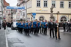 Der Trauerzug führte durch Coburg. - © Daniel Vogl/dpa