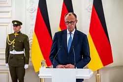 Merz beschrieb die Sicherheitslage im Baltikum als sehr angespannt. - © Michael Kappeler/dpa