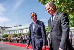 Litauens Präsident Nauseda spricht von einem «Tag des Vertrauens». - © Michael Kappeler/dpa