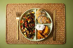 Kompliziert muss gesunde Ern&auml;hrung gar nicht sein. Was oft schon ausreicht: die einzelnen Komponenten in ein cleveres Verh&auml;ltnis setzen. - &copy; Christin Klose/dpa-tmn