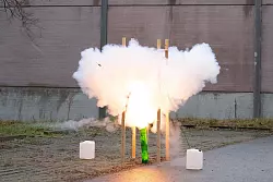 Die Polizei ruft zu sorgsamem Umgang mit Pyrotechnik auf. - &copy; Sebastian Kahnert/dpa