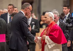 Kanzler Merz gratuliert dem Pontifex Leo. - © Michael Kappeler/dpa