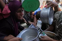 Hilfsorganisationen prangern Israel seit Monaten an, nicht gen&uuml;gend Lebensmittel in den Gazastreifen zu lassen. - &copy; Jehad Alshrafi/AP/dpa