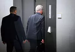 Das Parlamentarische Kontrollgremium (PKGr) ist für die Kontrolle der Nachrichtendienste des Bundes zuständig. Der Inhalt der Sitzungen des Gremiums ist geheim. Lediglich ein Mal pro Jahr gibt es eine öffentliche Sitzung. - © Bernd von Jutrczenka/dpa