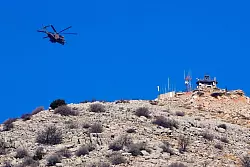 Ein israelisches Kommando-Unternehmen ist nach Armee-Angaben im September mit Hubschraubern tief in syrisches Territorium geflogen, um eine iranische Raketenfabrik zu zerstören. (Archivbild) - © Matias Delacroix/AP/dpa