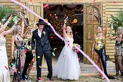 Esther und Martin aus Siegburg heriateten vor dem offiziellen Start des &laquo;Parookaville&raquo;. - &copy; Christoph Reichwein/dpa