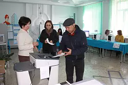 Die Wahlbeteiligung in Kirgistan war mäßig. - © André Ballin/dpa