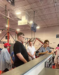 Lake gibt sich bei einem Wahlkampftermin bodenst&auml;ndig. (Archivbild) - &copy; Julia Naue/dpa