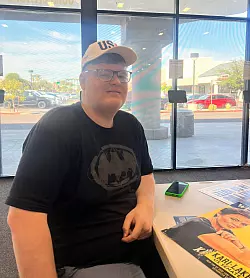 Austin Andrews ist Fan der Republikanerin Kari Lake. (Archivbild) - &copy; Julia Naue/dpa