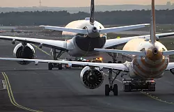 Die in der GEAS-Reform vorgesehenen Asylprüfungen an den EU-Außengrenzen betreffen Deutschland als Staat in der Mitte Europas lediglich mit Blick auf Flug- und Seehäfen. (Symbolbild) - © Boris Roessler/dpa