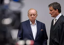 Schuhbeck entschuldigte sich bei seinen Gläubigern. - © Peter Kneffel/dpa