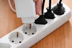 Ist genug Geld da, um die Stromsteuer f&uuml;r alle zu senken? (Symbolbild) - &copy; Bernd Wei&szlig;brod/dpa