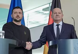 Lässt Scholz die Ukraine im Stich? Das Kanzleramt dementiert vehement. (Archivbild) - © Michael Kappeler/dpa