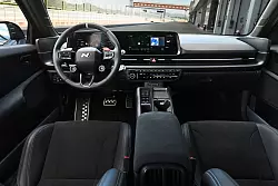 Was Sie hier nicht sehen k&ouml;nnen, ist das, was Sie hier h&ouml;ren k&ouml;nnten - einige Fahrsounds klingen wirklich cool. - &copy; Christian Bittmann/Hyundai/dpa-tmn