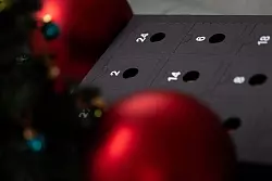 24 Mal edle N&uuml;sse und Knabbereien f&uuml;r &uuml;ber 100 Euro: Exklusive Adventskalender liegen im Trend. - &copy; Hannes P. Albert/dpa