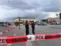Laut Polizei wurden 18 Menschen verletzt. (Archivbild) - © Christian Charisius/dpa