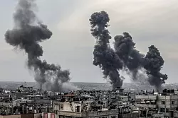 Nach einem israelischen Luftangriff steigt in Rafah Rauch auf. - &copy; Abed Rahim Khatib/dpa