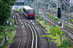 Erst am Montagabend fuhren wieder erste S-Bahnen. - &copy; Jens Kalaene/dpa