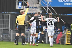 M&uuml;nster spielte lange Zeit in Unterzahl. - &copy; Swen Pf&ouml;rtner/dpa