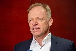 Ifo-Chef Fuest hält Steuererhöhungen in der jetzigen Wirtschaftslage für falsch - © Peter Kneffel/dpa