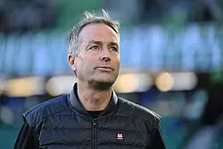 Trainer Kasper Hjulmand hat großen Anteil am aktuellen Aufschwung der Werkself. - © Swen Pförtner/dpa