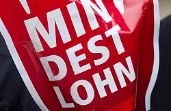 Die Gewerkschaften trommeln für einen deutlich höheren Mindestlohn. (Symbolbild) - © Jens Wolf/dpa