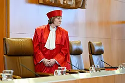 Richterin Langenfeld sprach anstelle von Gerichts-Vizepräsidentin König das Urteil. - © Uwe Anspach/dpa