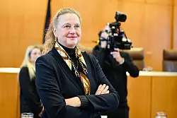 Finanzstaatssekretärin Hölscher hatte den Soli verteidigt. - © Uwe Anspach/dpa