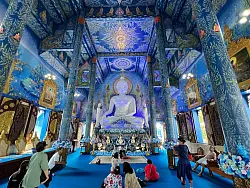 Die meisten Thais sind tiefgläubig und spenden viel Geld an Tempel. (Archivbild) - © Carola Frentzen/dpa