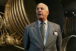 Der Asronaut William Anders 2004 in Washington. - &copy; Manuel Balce Ceneta/AP/dpa