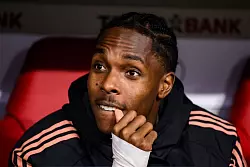 Oft nur auf der Ersatzbank: Mathys Tel. - © Tom Weller/dpa