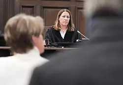 Die Vorsitzende Richterin Isabel Hildebrandt hatte den Block-Prozess auf Drängen der Verteidigung für drei Wochen unterbrochen. (Archivbild) - © Marcus Brandt/dpa-Pool/dpa