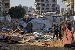 Nach palästinensischen Angaben gab es bei erneuten israelischen Angriffen Dutzende weitere Tote. (Archivbild) - © Jehad Alshrafi/AP/dpa