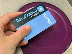 Auf die Navigo-Karten in Paris lassen sich verschiedene Fahrkartentypen herunterladen (Archivbild). - &copy; Rachel Sommer/dpa