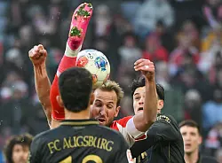 Als Kapit&auml;n ging Harry Kane (m) mit viel Einsatz voran. - &copy; Peter Kneffel/dpa