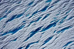 Dem Forschungsteam zufolge beschleunigt der Klimawandel das Aufbrechen der Eisdecke. - © Tom Chudley/Durham University/dpa