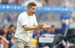Kaum Grund zur Freude: Hertha-Coach Stefan Leitl. - © Andreas Gora/dpa
