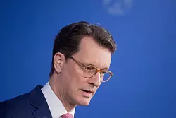 Nordrhein-Westfalens Ministerpr&auml;sident Hendrik W&uuml;st (CDU) will es nicht allein dem Elternhaus &uuml;berlassen, ob genug f&uuml;r gute Startchancen der Kinder getan wird. - &copy; Rolf Vennenbernd/dpa