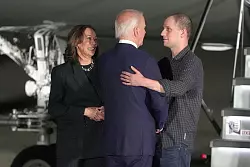 US-Pr&auml;sident Biden und Vizepr&auml;sidentin Harris begr&uuml;&szlig;en den Reporter Gershkovich. - &copy; Manuel Balce Ceneta/AP