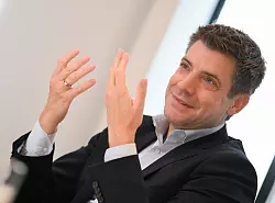 Seit dem 1. Januar 2025 f&uuml;hrt Lars Stoy die ING Deutschland. (Archivbild) - &copy; Arne Dedert/dpa