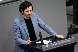 Hakan Demir (SPD) sagt: Deutschland muss sein Versprechen einl&ouml;sen. (Archivbild) - &copy; Fabian Sommer/dpa