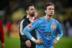 Sechs Gegentore beim BVB kassiert: Union-Torwart Frederik Rönnow. - © Fabian Strauch/dpa