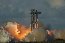 Erstmals war das Raketensystem im April 2023 getestet worden - und damals nach wenigen Minuten komplett explodiert. - © Eric Gay/AP/dpa