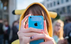 2016 ein gro&szlig;er Hype: Das Smartphone-Spiel &laquo;Pok&eacute;mon Go&raquo;, bei dem man virtuelle Monster in realer Umgebung fangen konnte. (Archivbild) - &copy; picture alliance / dpa