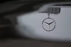 Wie andere Autobauer hat Mercedes im ersten Halbjahr einen heftigen Gewinneinbruch erlitten. (Archivbild) - &copy; Marijan Murat/dpa