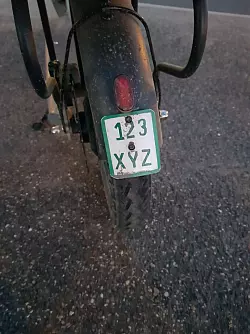 123 XYZ - ein so einfallslos gefälschtes Kennzeichen kam der Polizei verdächtig vor. (Archivbild) - © Polizei Aachen/dpa