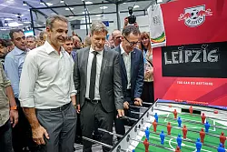 Lockere Stimmung am Kickertisch - &copy; Kay Nietfeld/dpa